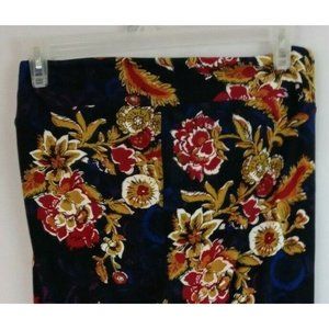 New LuLaRoe Tall & Curvy Leggings Black With Olive Green & Red Floral Designs